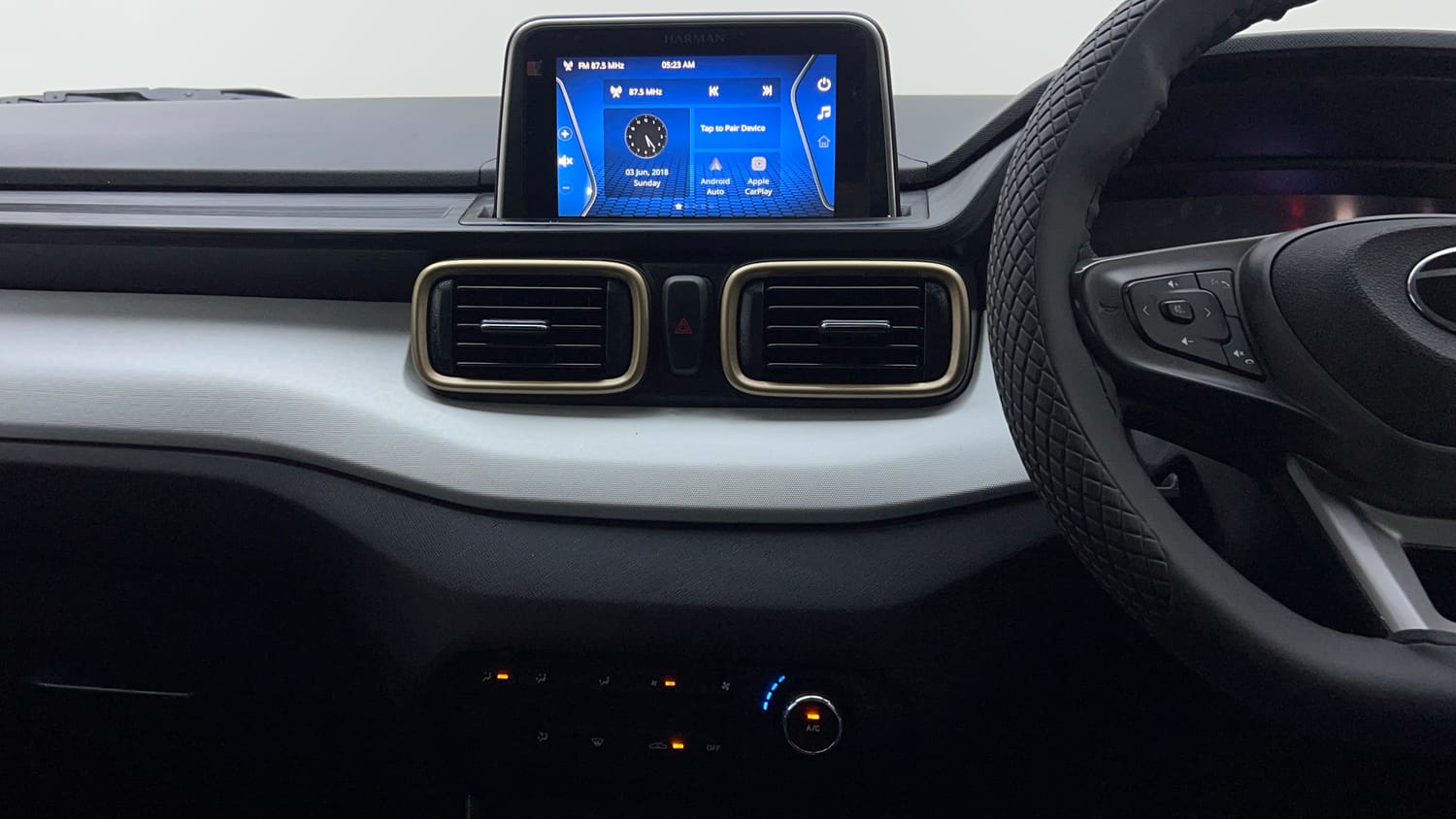 Used 2024 Tata Punch Accomplished iCNG Cng Manual interior MUSIC SYSTEM & AC CONTROL VIEW
