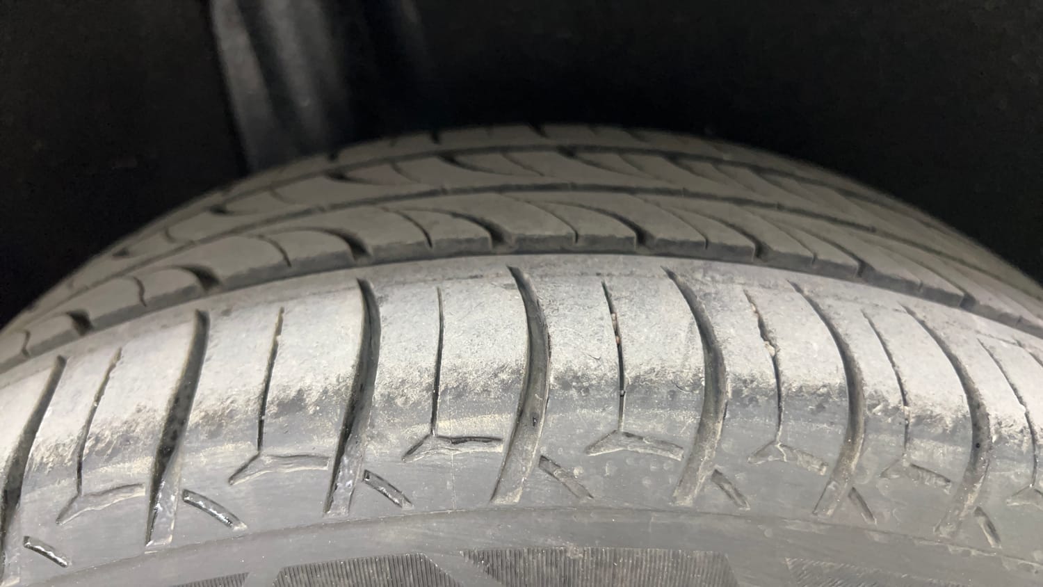Used 2017 Maruti Suzuki Baleno Alpha 1.2 Petrol Manual tyres RIGHT REAR TYRE TREAD VIEW