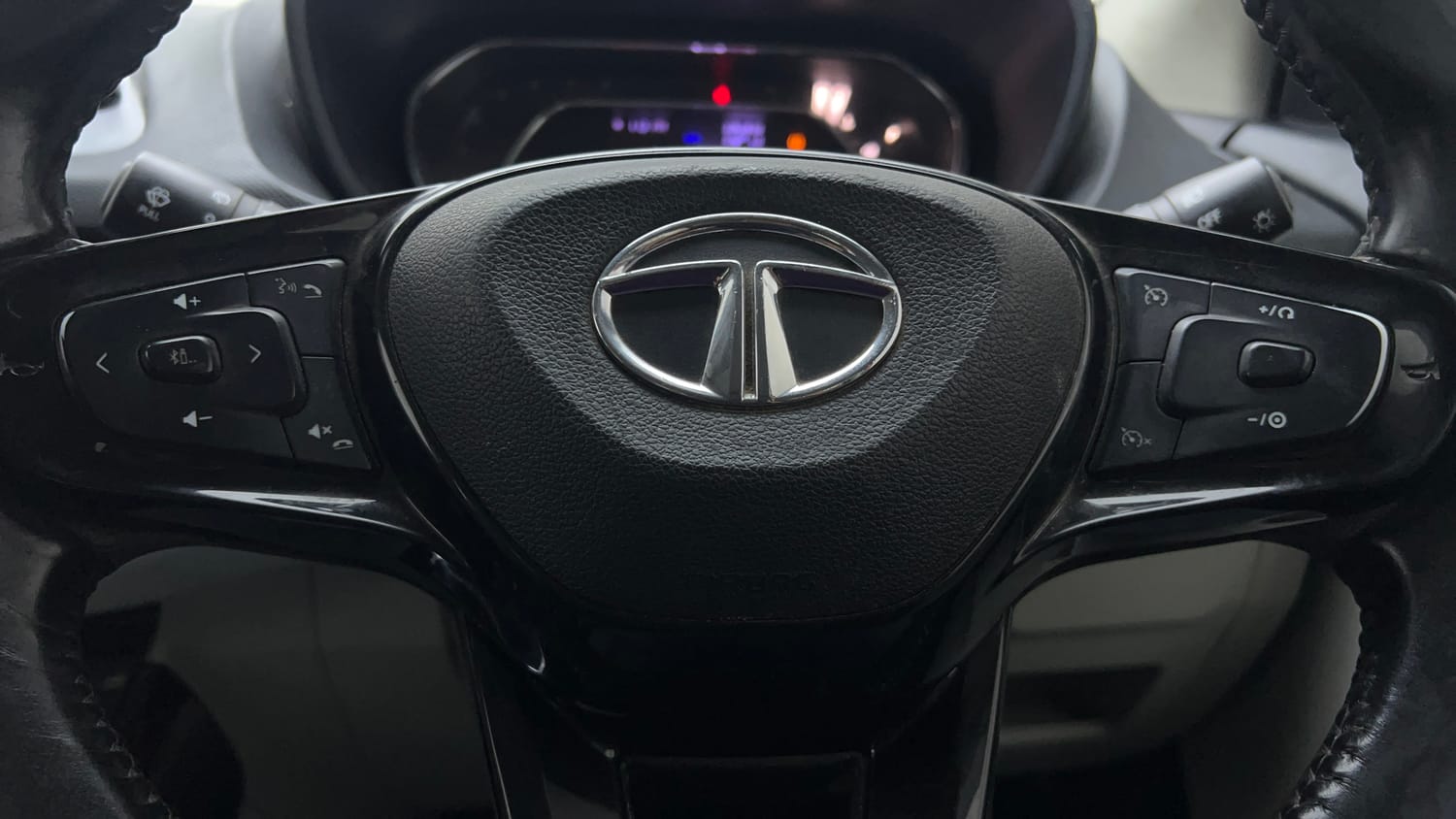 Used 2021 Tata Nexon XZ Plus (S) Petrol Manual top_features Cruise control