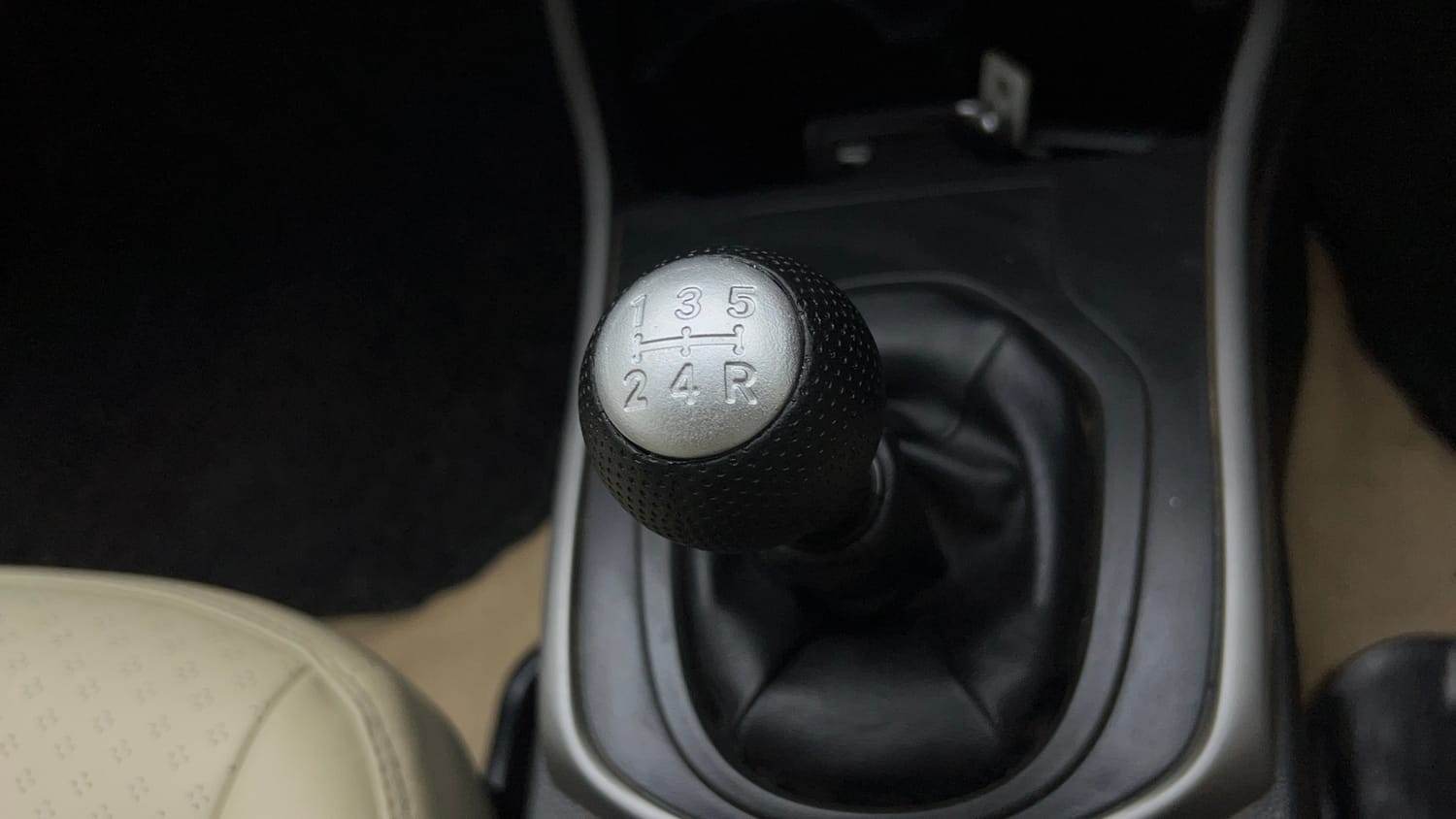 Used 2017 Honda City V Petrol Petrol Manual interior GEAR  KNOB VIEW