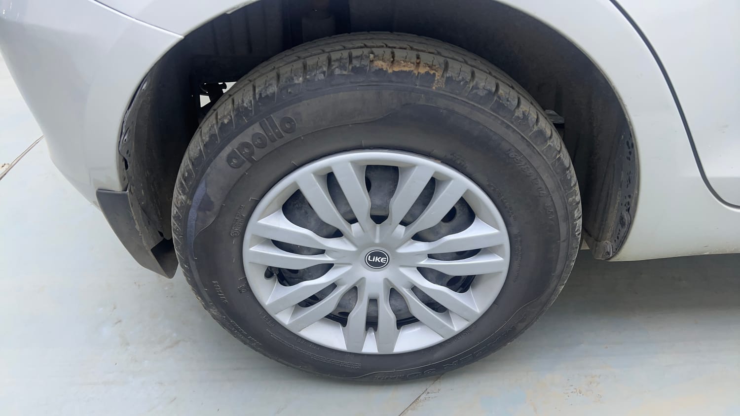 Used 2015 Maruti Suzuki Swift VXi Petrol Manual tyres RIGHT REAR TYRE RIM VIEW