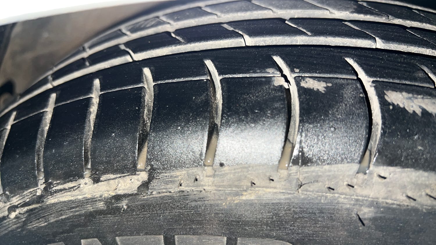 Used 2015 Hyundai Grand i10 Asta AT 1.2 Kappa VTVT Petrol Automatic tyres RIGHT FRONT TYRE TREAD VIEW