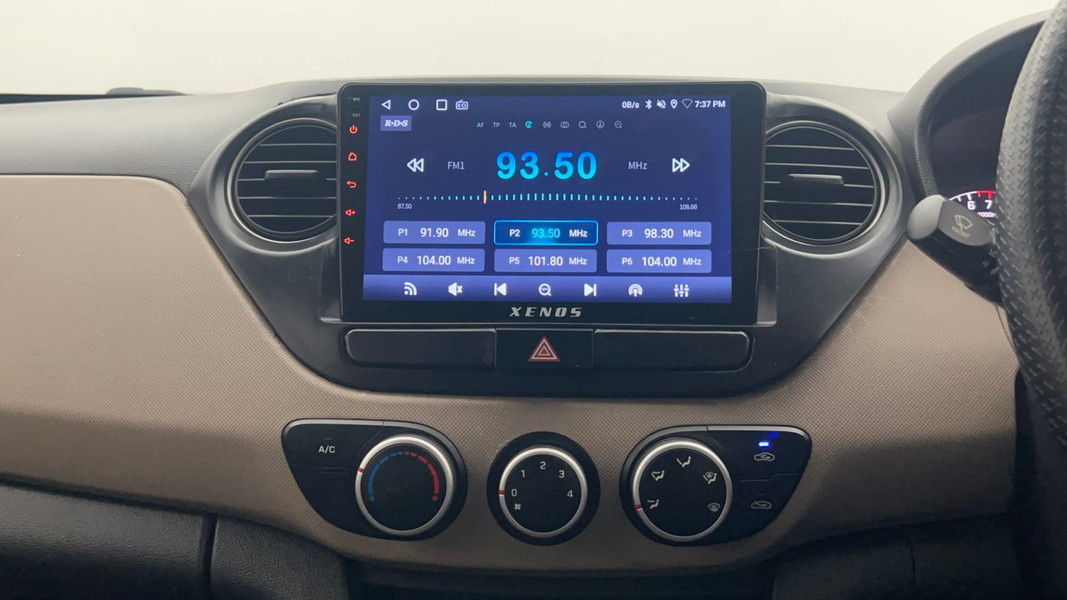 Used 2017 Hyundai Grand i10 Magna 1.2 Kappa VTVT Petrol Manual top_features Integrated (in-dash) music system
