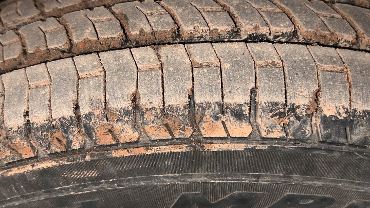 Used 2012 Maruti Suzuki Wagon R LXi Petrol Manual tyres LEFT FRONT TYRE TREAD VIEW