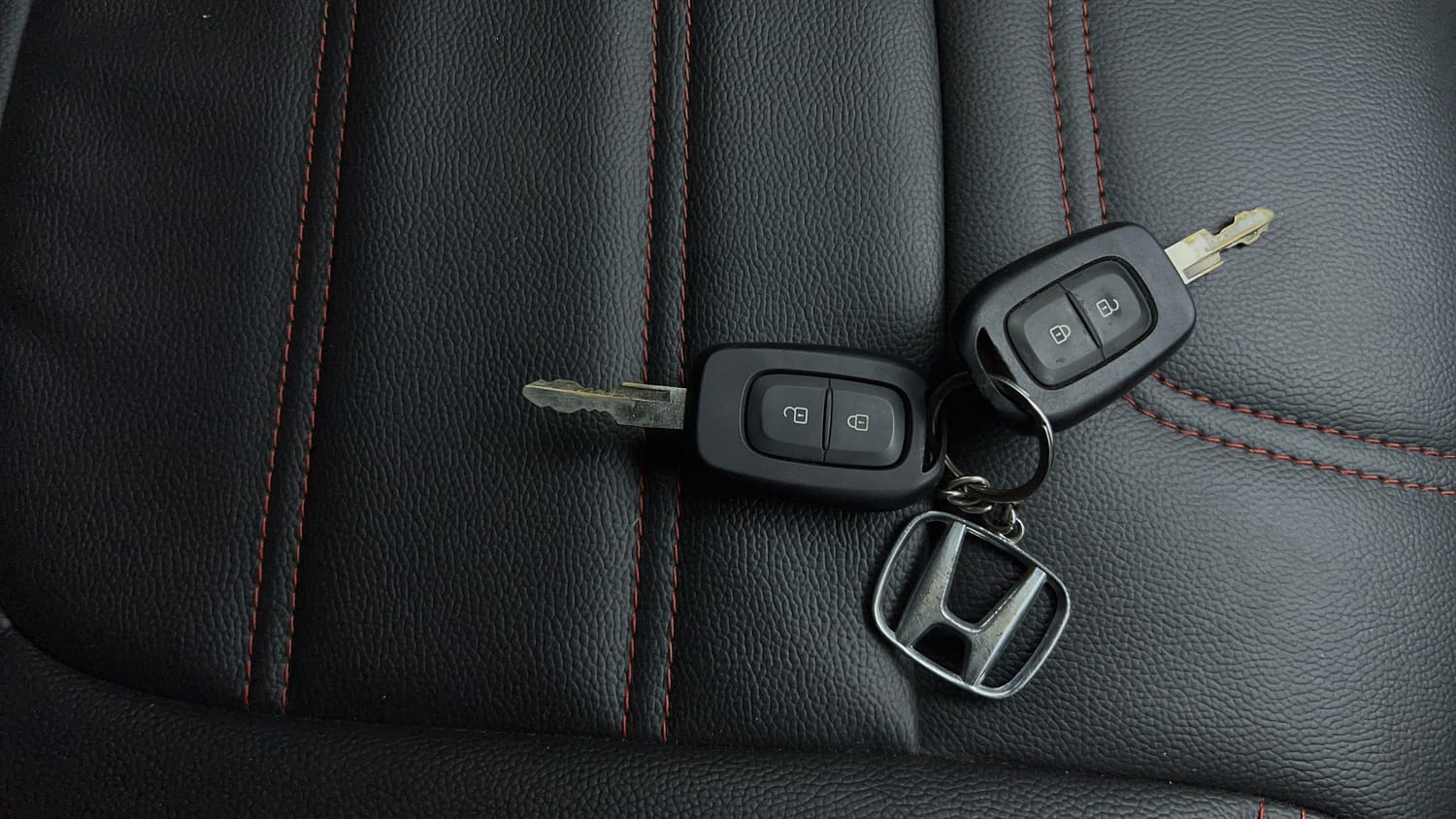 Used 2017 Renault Kwid 1.0 RXT Petrol Manual extra CAR KEY VIEW