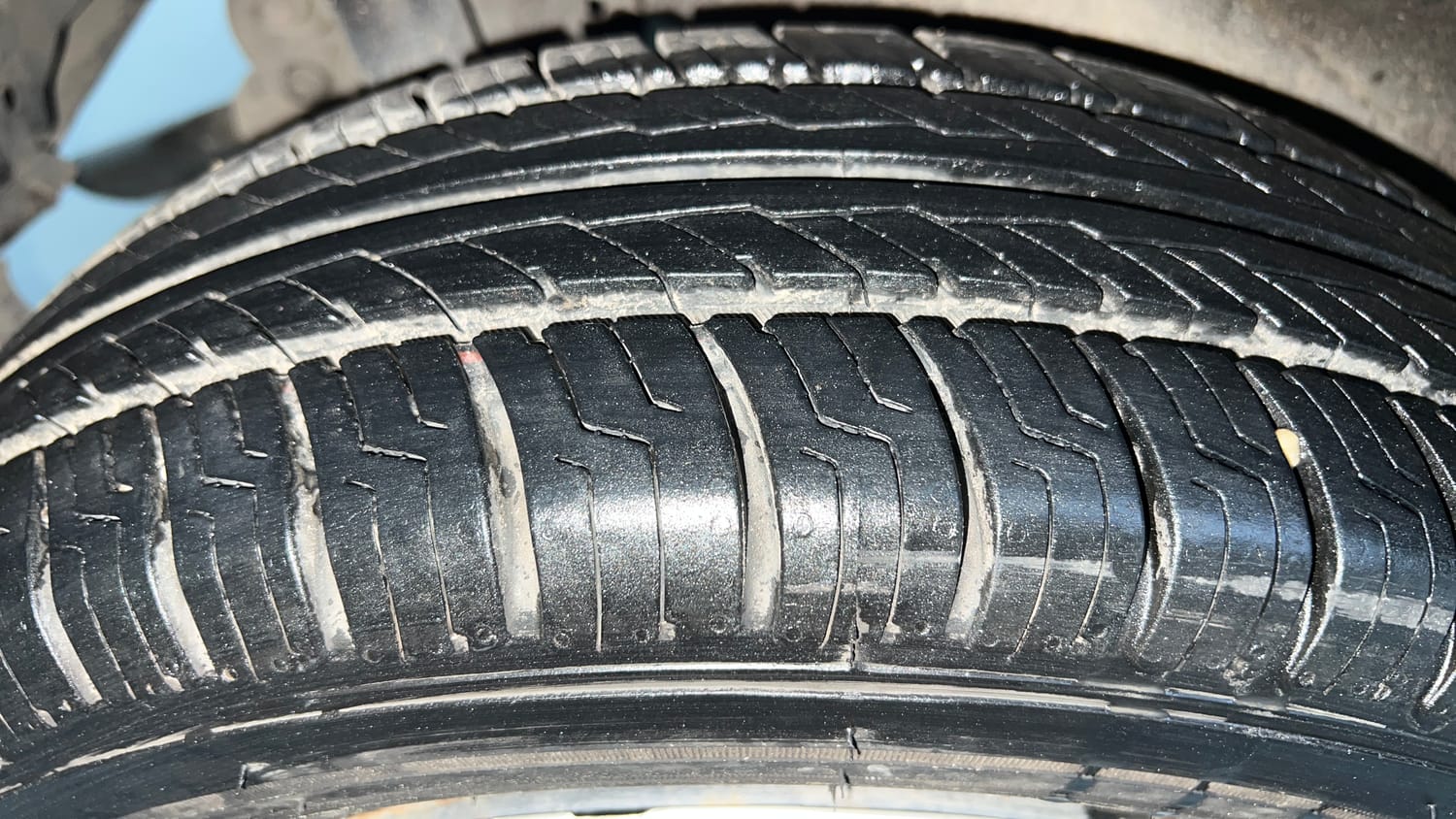 Used 2015 Maruti Suzuki Wagon R VXI Petrol Manual tyres RIGHT REAR TYRE TREAD VIEW