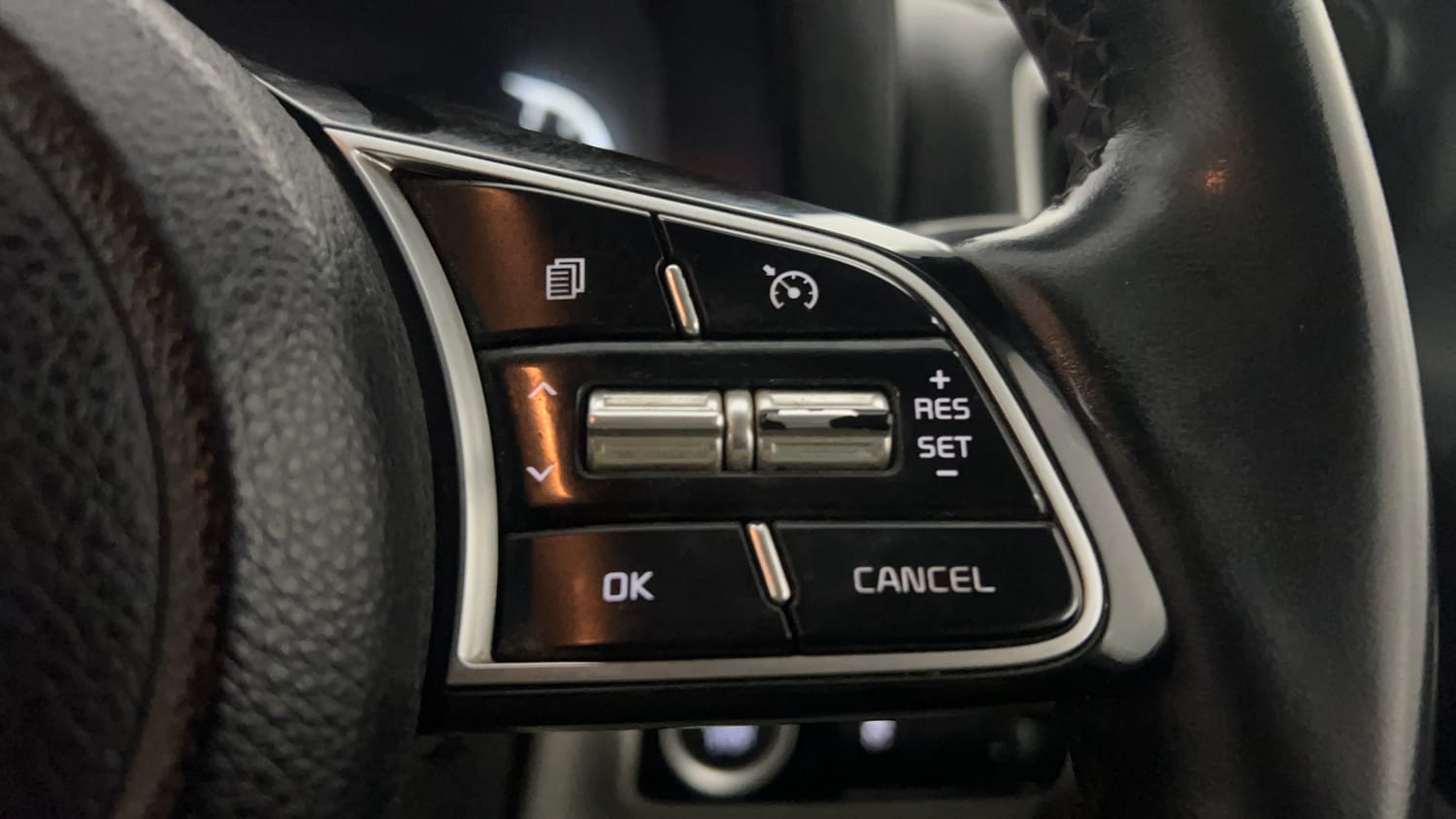 Used 2022 Kia Sonet HTX 1.5 Diesel Manual top_features Cruise control