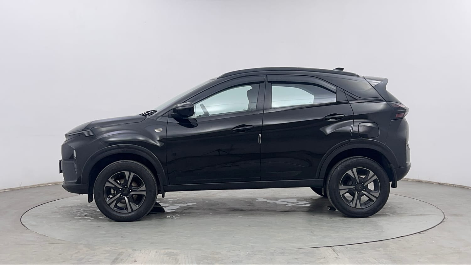Used 2024 Tata Nexon Creative Plus 1.2 Petrol 6MT Dark Edition Petrol Manual exterior LEFT SIDE VIEW