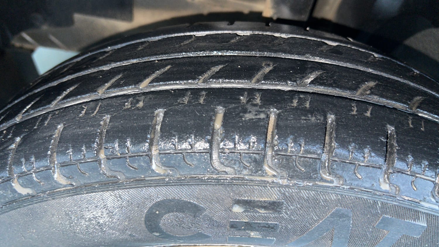 Used 2017 Renault Kwid 1.0 RXT Petrol Manual tyres LEFT REAR TYRE TREAD VIEW