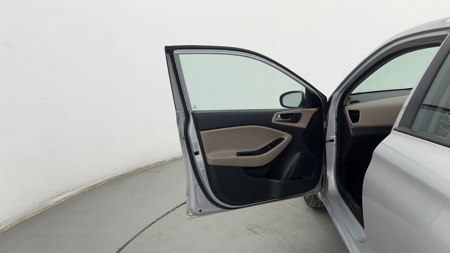 Used 2017 Hyundai Elite i20 Sportz 1.2 Petrol Manual interior LEFT FRONT DOOR OPEN VIEW