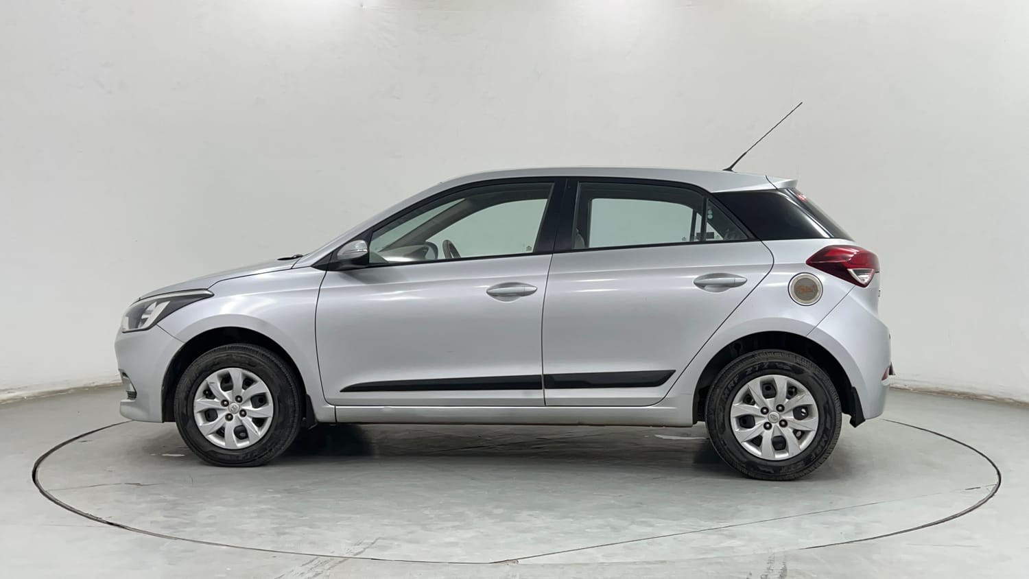 Used 2017 Hyundai Elite i20 Sportz 1.2 Petrol Manual exterior LEFT SIDE VIEW