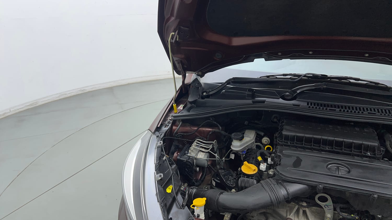 Used 2023 Tata Tigor XZ Plus CNG Leatherette Pack Cng Manual engine ENGINE RIGHT SIDE HINGE & APRON VIEW