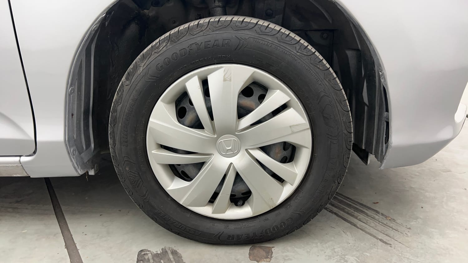 Used 2019 Honda Amaze 1.2 S CVT Petrol Petrol Automatic tyres RIGHT FRONT TYRE RIM VIEW