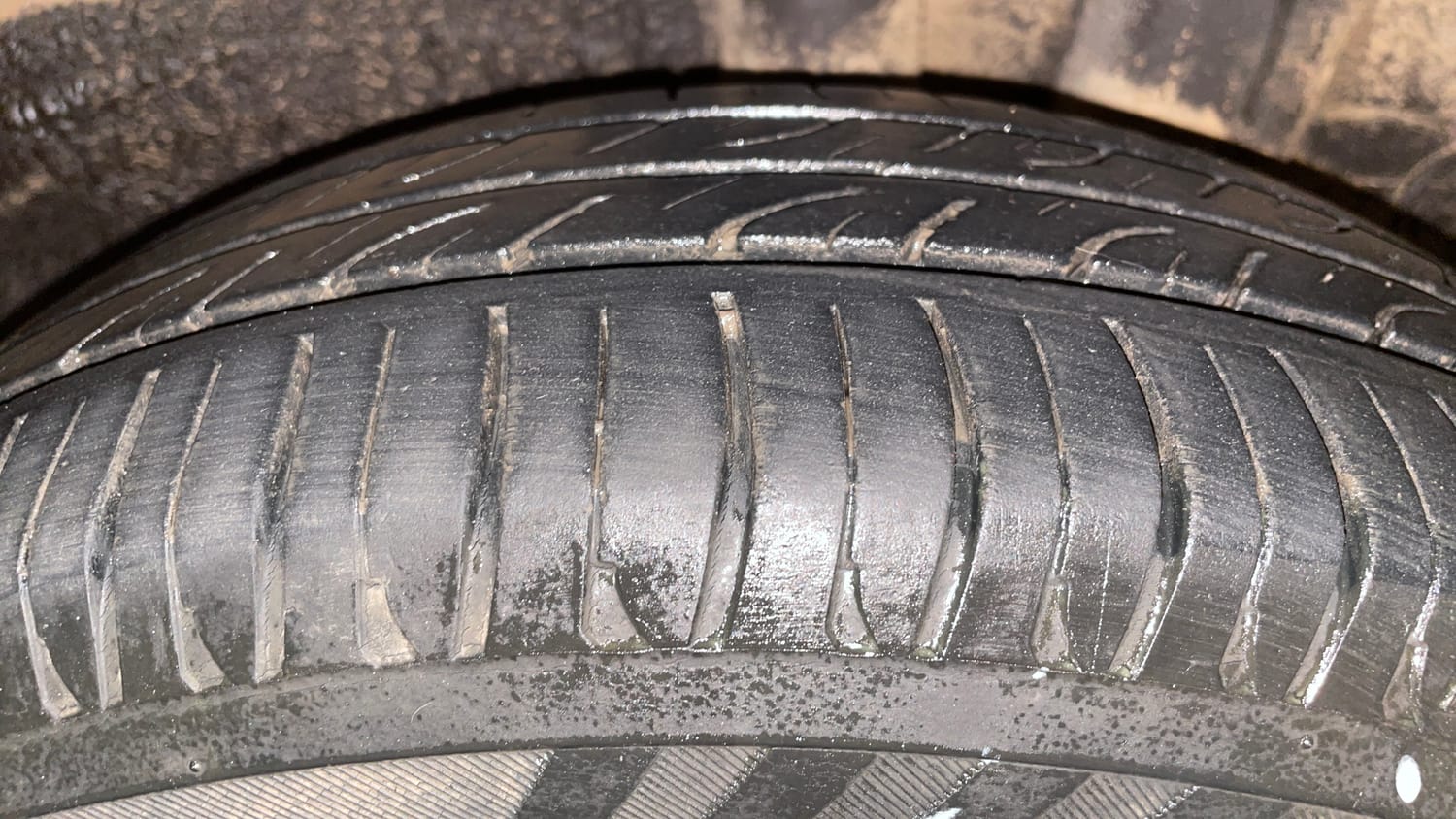 Used 2015 Hyundai Grand i10 Asta AT 1.2 Kappa VTVT Petrol Automatic tyres LEFT REAR TYRE TREAD VIEW