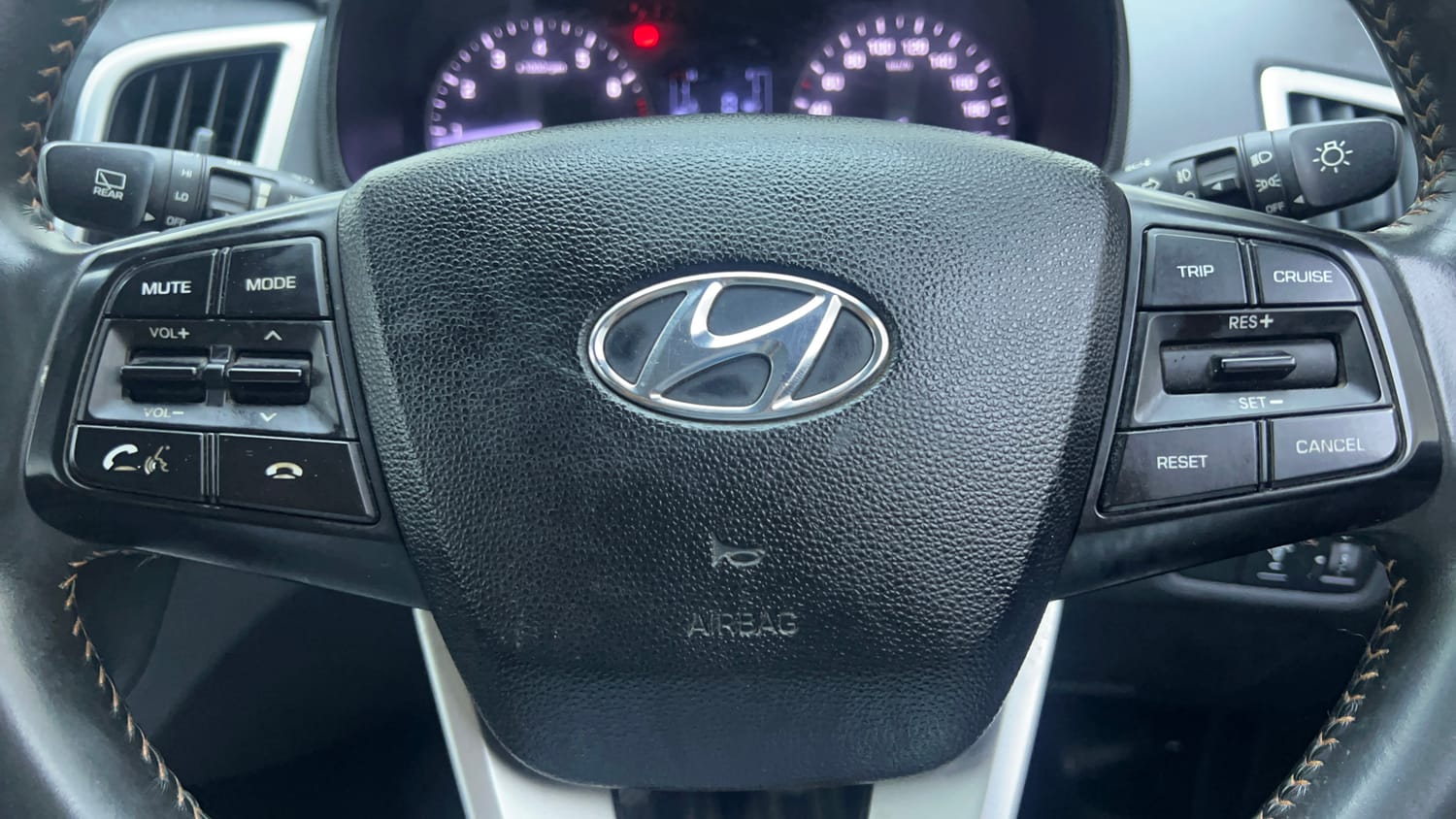Used 2018 Hyundai Creta SX 1.6 Dual Tone Petrol Petrol Manual top_features Airbags