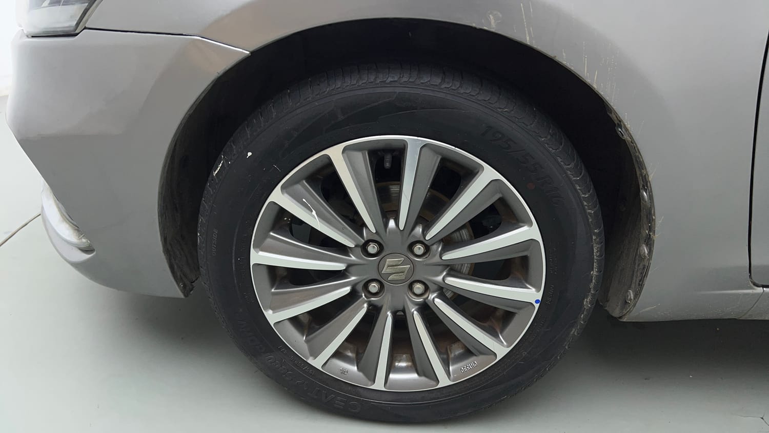 Used 2018 Maruti Suzuki Ciaz Alpha Hybrid 1.5 Petrol Manual tyres LEFT FRONT TYRE RIM VIEW