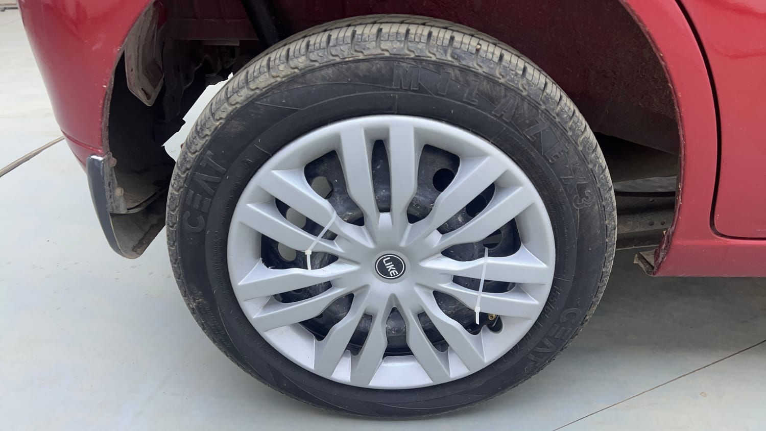 Used 2017 Maruti Suzuki Wagon R 1.0 VXI AMT Petrol Automatic tyres RIGHT REAR TYRE RIM VIEW