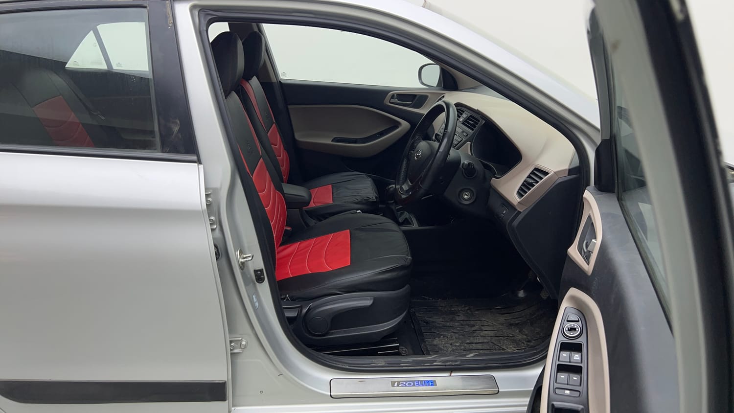 Used 2017 Hyundai Elite i20 Sportz 1.2 Petrol Manual interior RIGHT SIDE FRONT DOOR CABIN VIEW