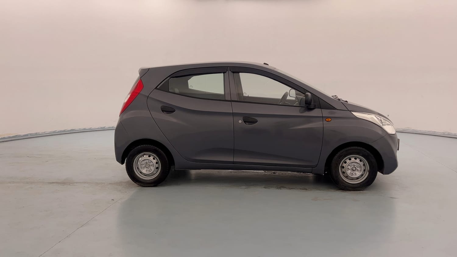 Used 2016 Hyundai Eon Era + Petrol Manual exterior RIGHT SIDE VIEW