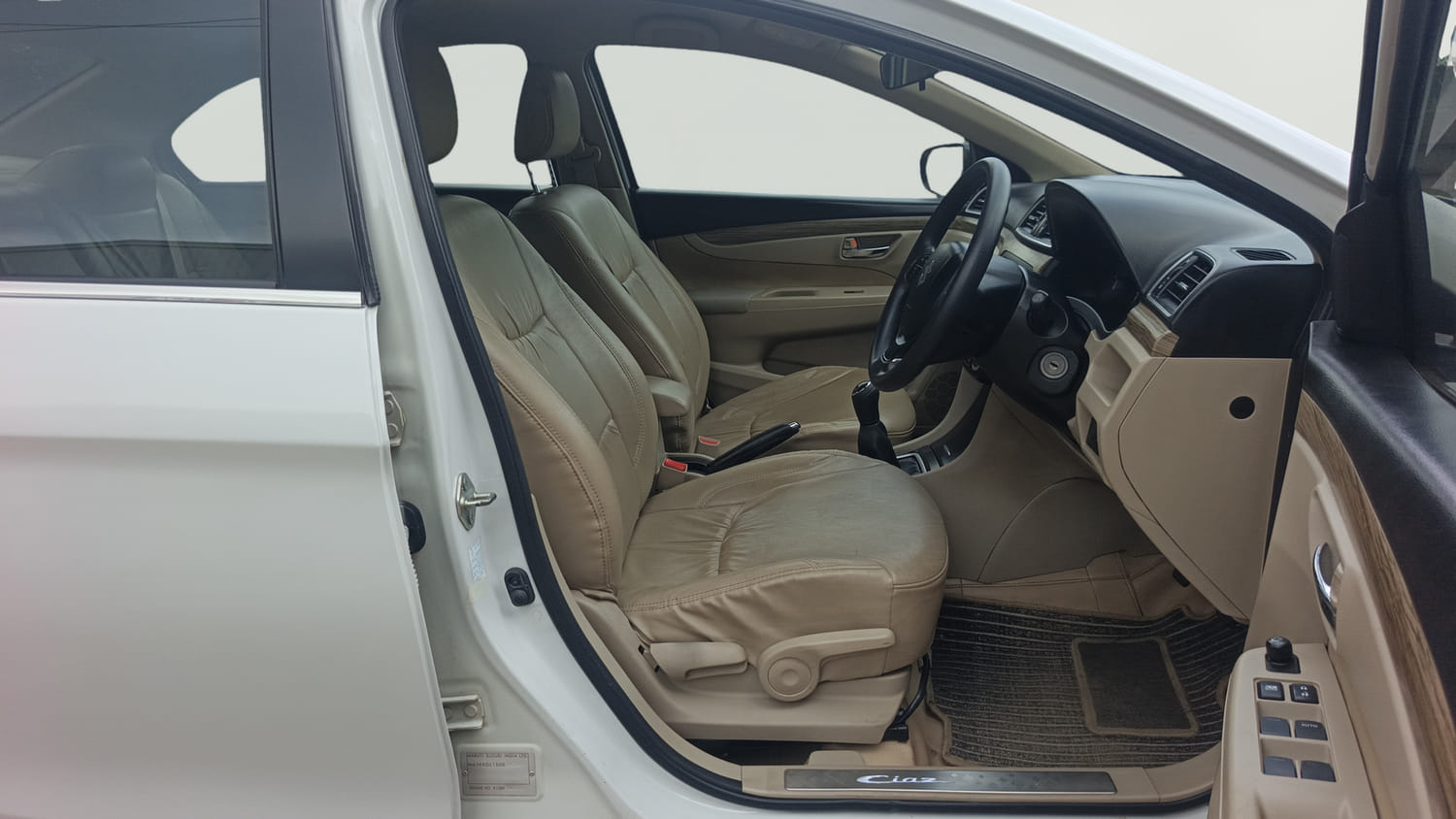 Used 2018 Maruti Suzuki Ciaz Delta Hybrid 1.5 Petrol Manual interior RIGHT SIDE FRONT DOOR CABIN VIEW