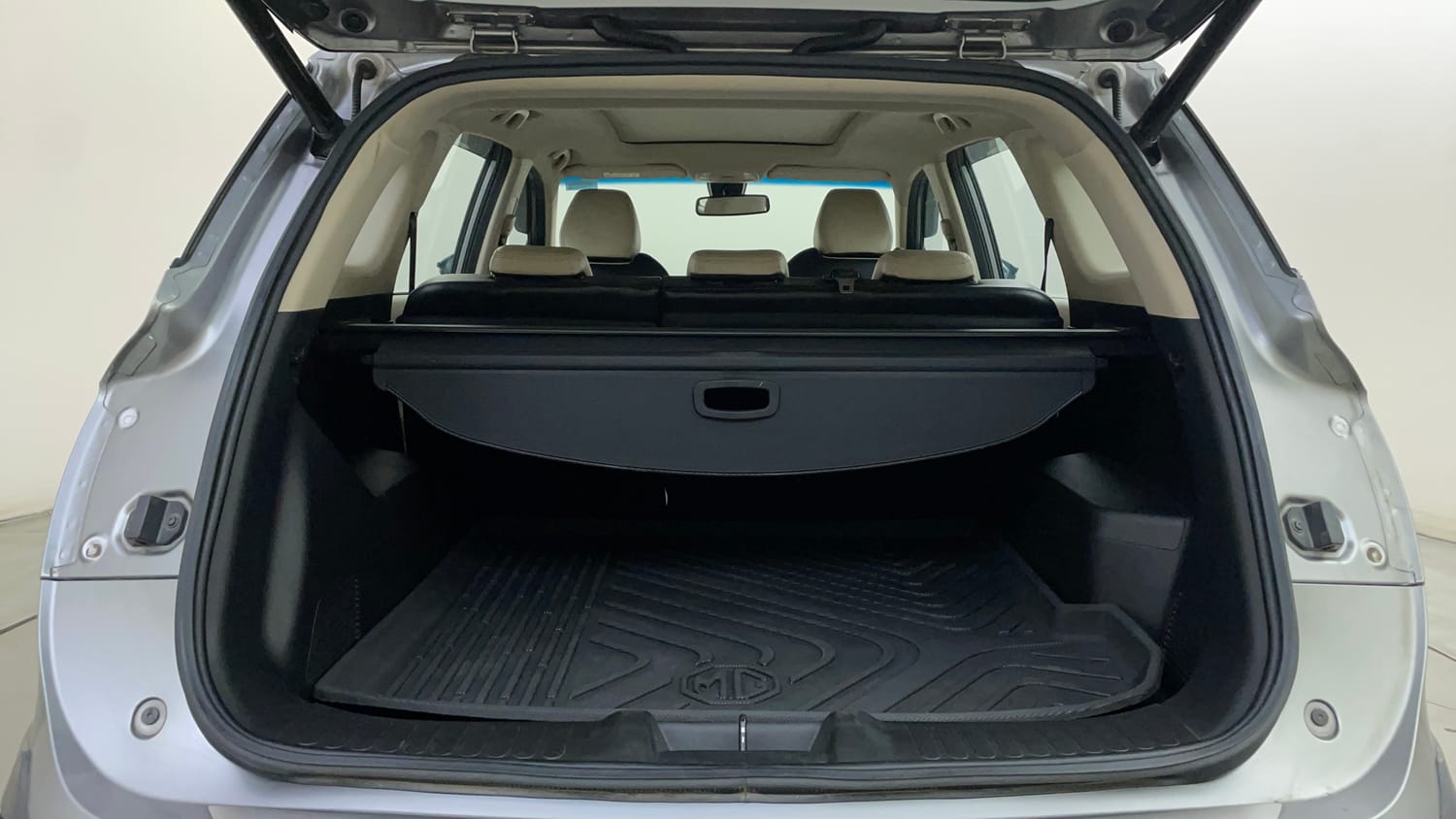 Used 2022 MG Motors Hector Sharp 1.5 Petrol Turbo Hybrid MT Hybrid Manual interior DICKY INSIDE VIEW