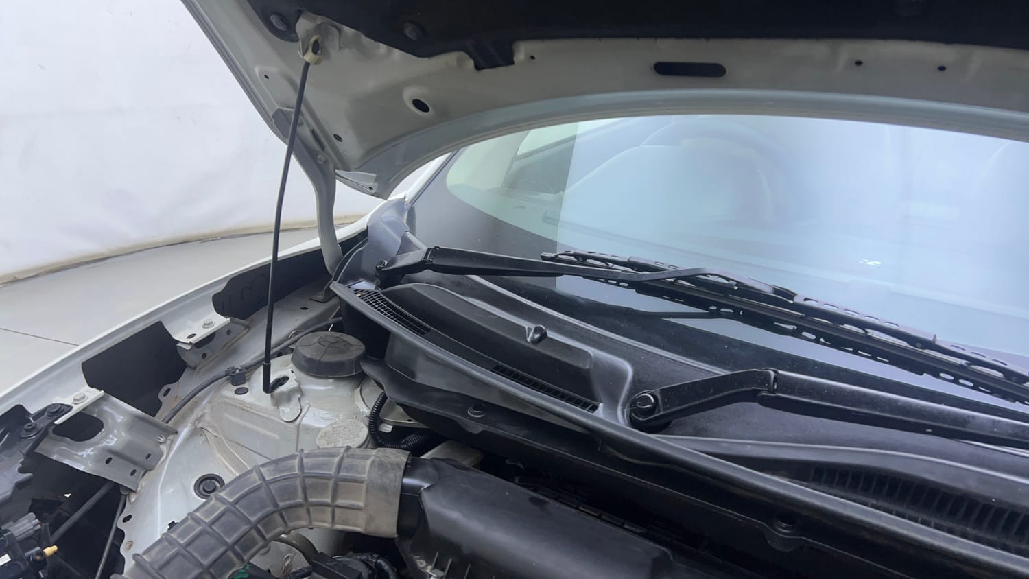 Used 2019 Maruti Suzuki Dzire VXi AMT Petrol Automatic engine ENGINE RIGHT SIDE HINGE & APRON VIEW
