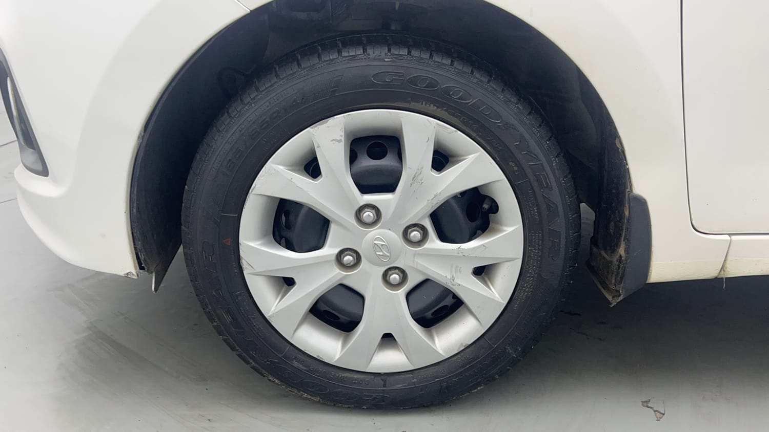 Used 2015 Hyundai Grand i10 Magna 1.2 Kappa VTVT Petrol Manual tyres LEFT FRONT TYRE RIM VIEW