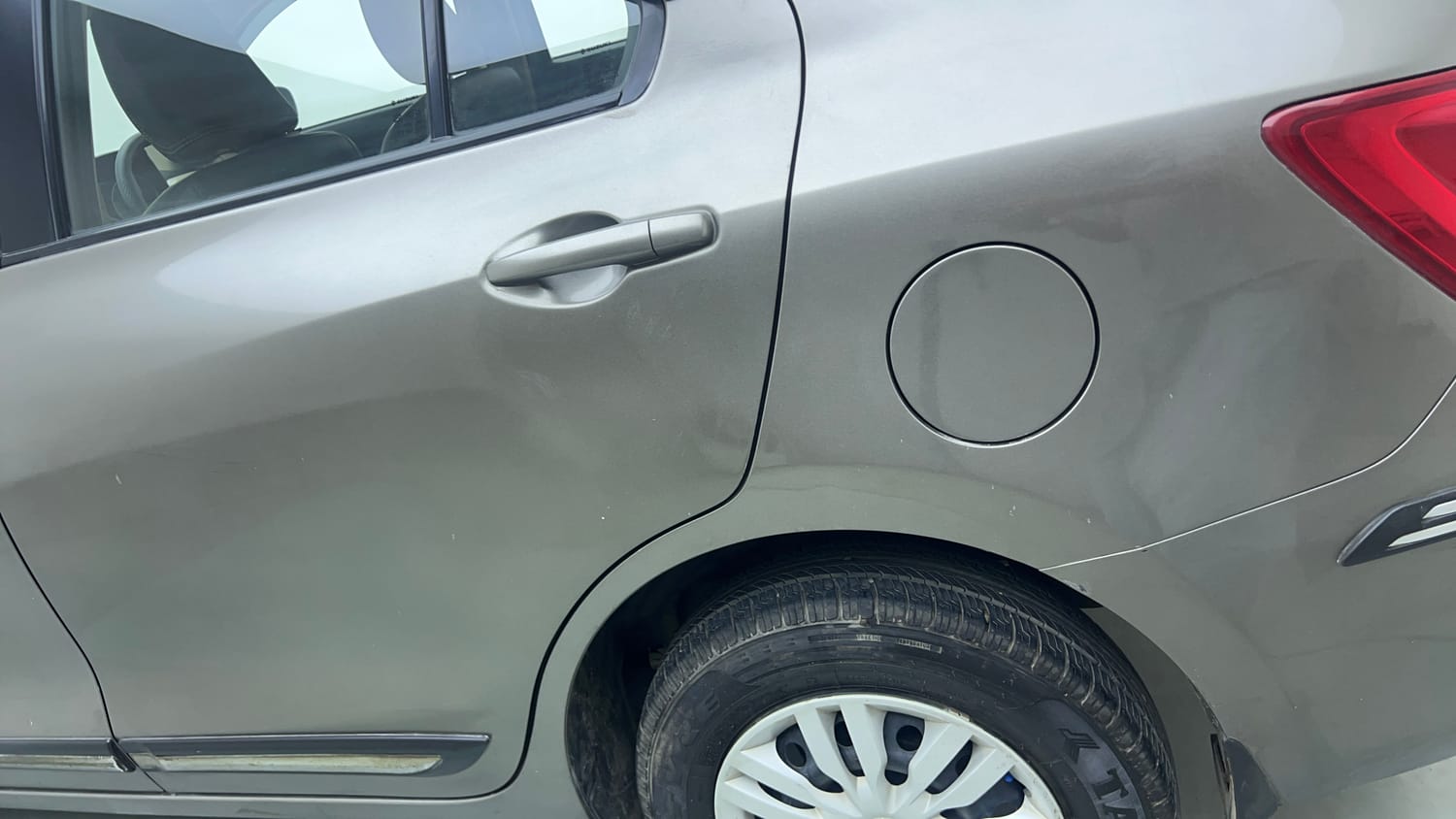 Used 2019 Maruti Suzuki Dzire VXi AMT Petrol Automatic dents MINOR SCRATCH
