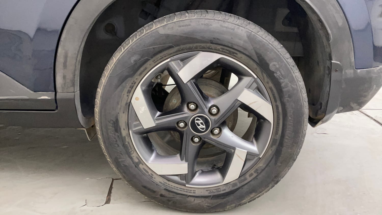 Used 2022 Hyundai Venue SX 1.5 CRDi Diesel Manual tyres LEFT REAR TYRE RIM VIEW