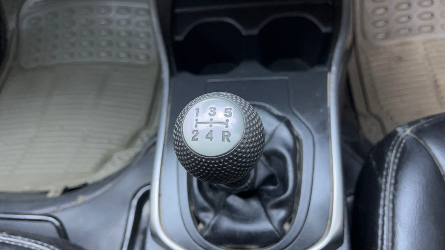 Used 2014 Honda City SV Petrol Manual interior GEAR  KNOB VIEW
