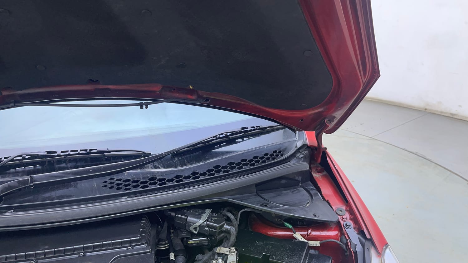 Used 2018 Tata Tiago Revotorq XZ Diesel Manual engine ENGINE LEFT SIDE HINGE & APRON VIEW