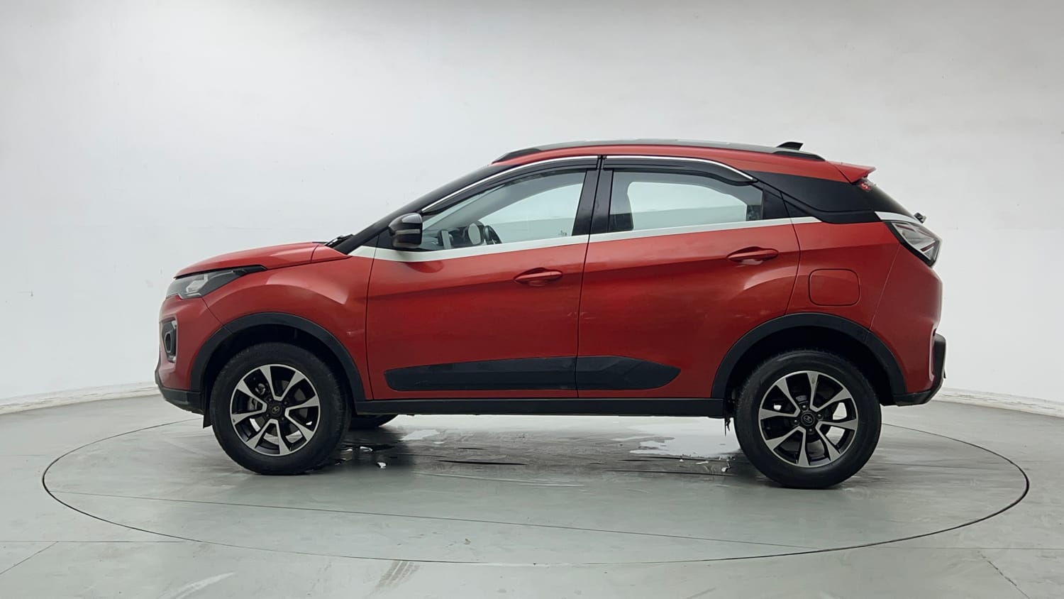 Used 2021 Tata Nexon XZ Plus (S) Petrol Manual exterior LEFT SIDE VIEW