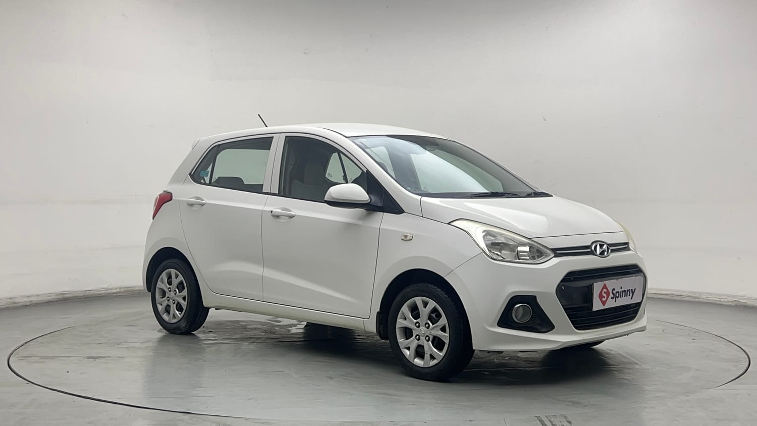Used 2015 Hyundai Grand i10 Magna 1.2 Kappa VTVT Petrol Manual exterior RIGHT FRONT CORNER VIEW