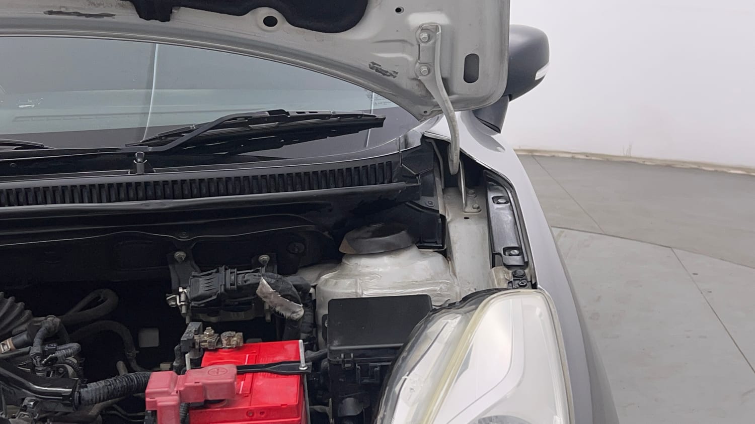Used 2016 Maruti Suzuki Baleno Delta 1.2 Petrol Manual engine ENGINE LEFT SIDE HINGE & APRON VIEW