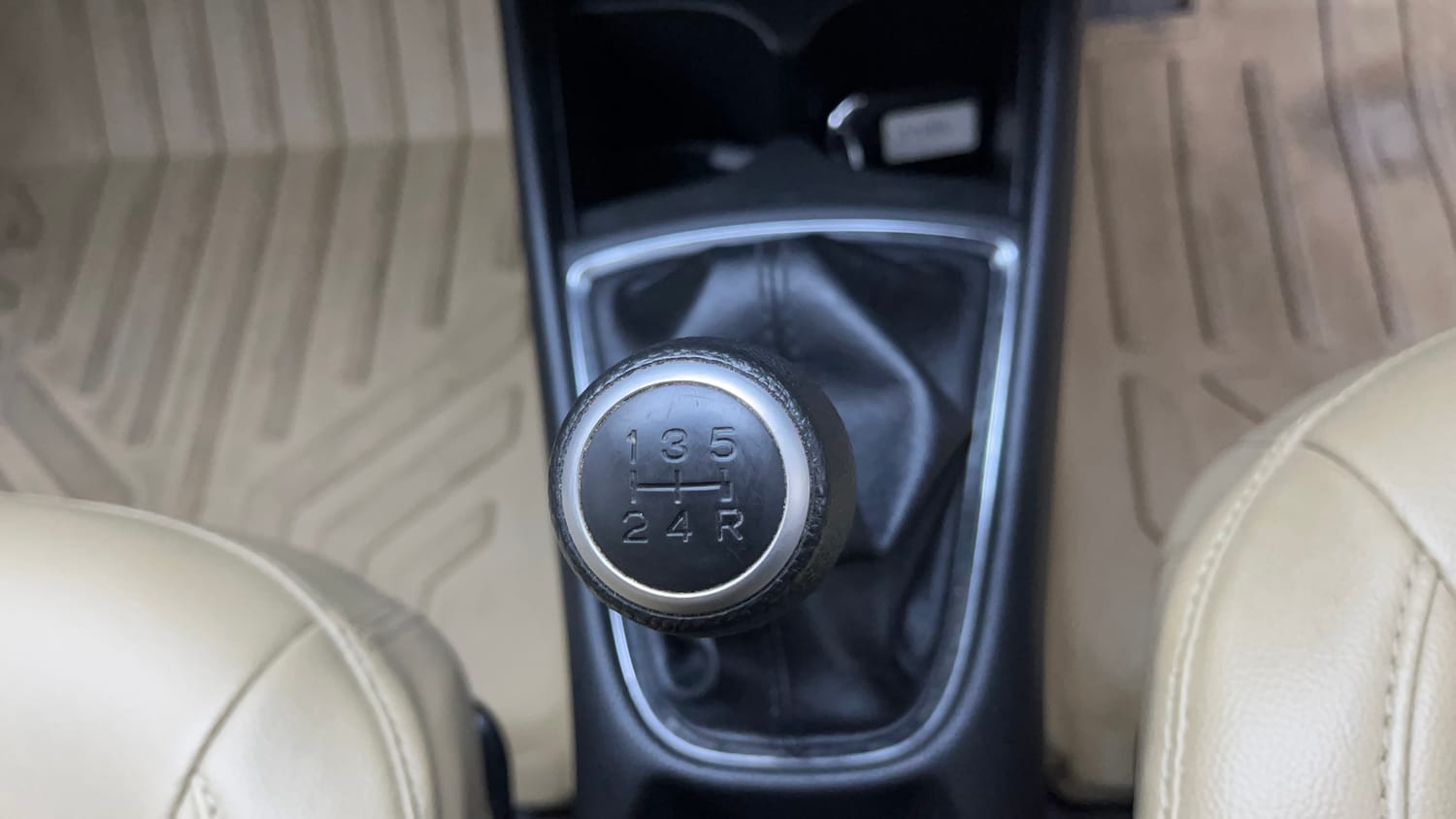 Used 2023 Honda Amaze VX 1.2 Petrol MT Petrol Manual interior GEAR  KNOB VIEW