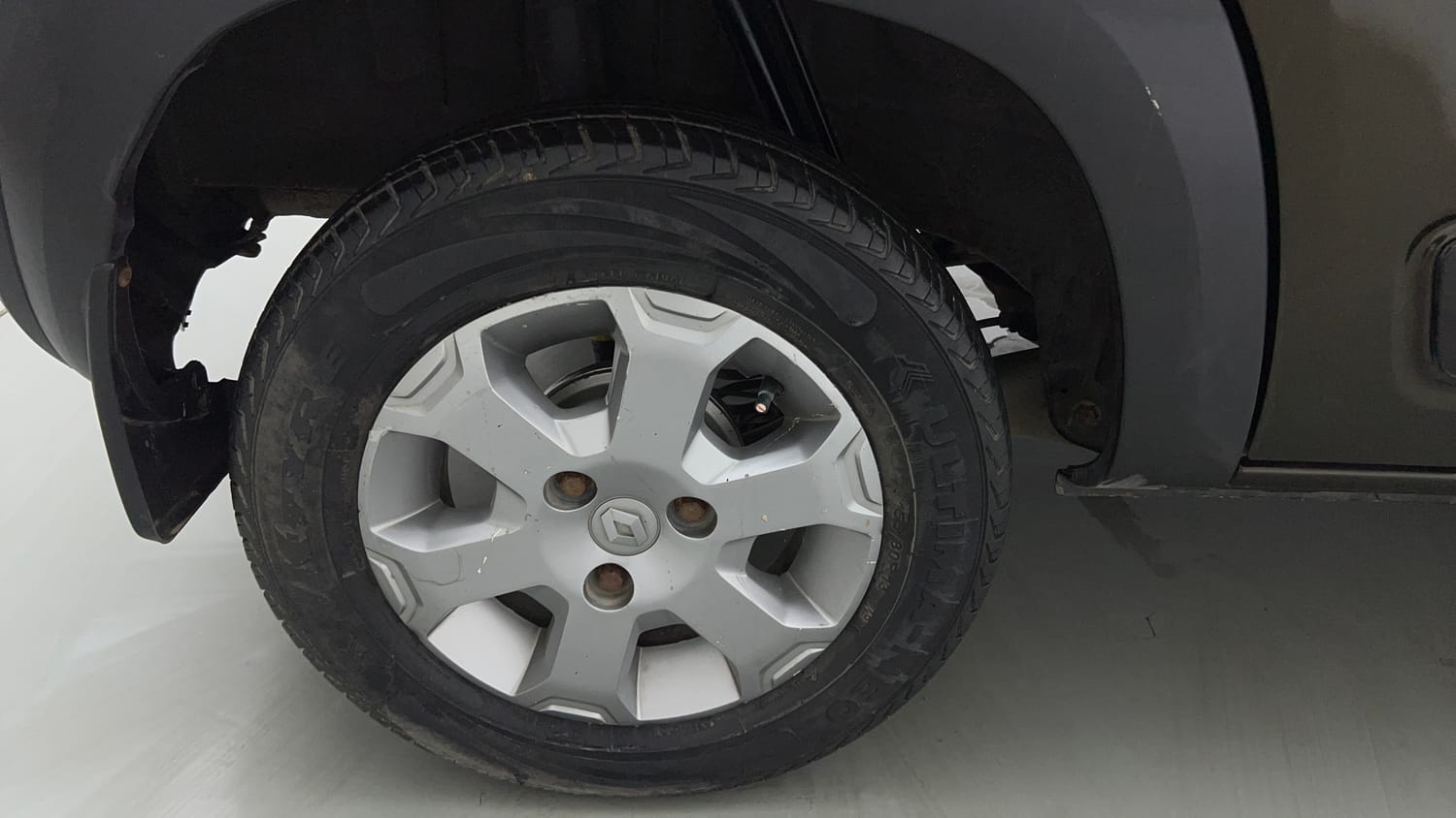 Used 2018 Renault Kwid CLIMBER 1.0 Petrol Manual tyres RIGHT REAR TYRE RIM VIEW