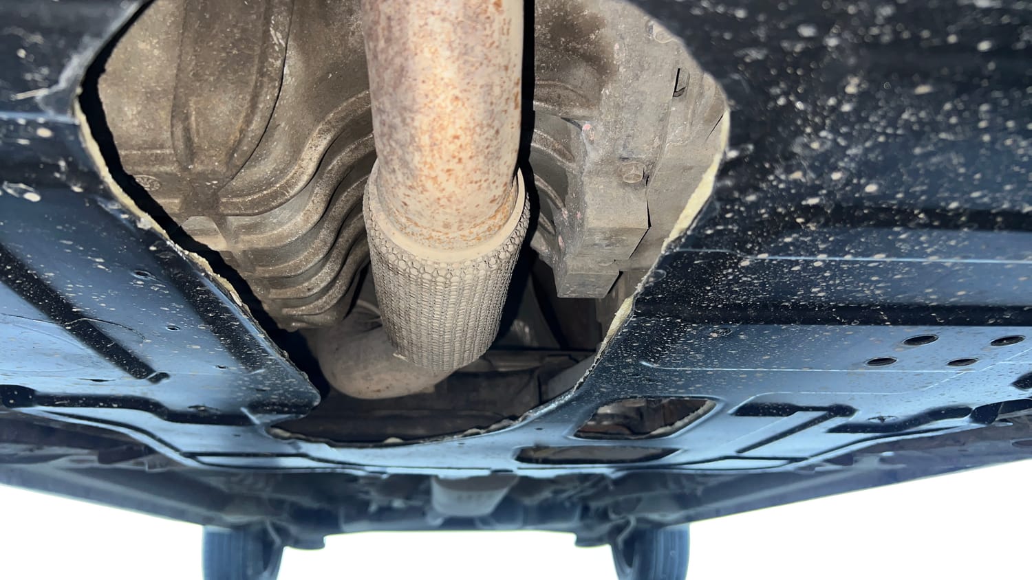 Used 2019 Mahindra XUV 300 1.2 W6 Petrol Manual extra FRONT LEFT UNDERBODY VIEW