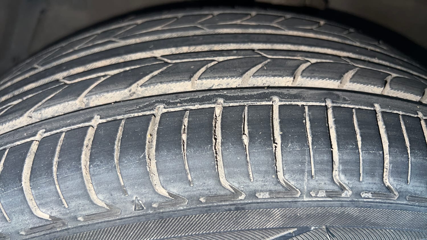 Used 2018 Maruti Suzuki Ciaz Zeta 1.4 MT Petrol Manual tyres LEFT FRONT TYRE TREAD VIEW