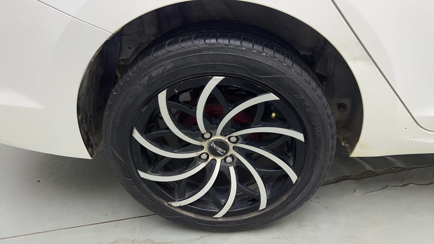 Used 2019 Hyundai Verna EX 1.4 VTVT Petrol Manual tyres RIGHT REAR TYRE RIM VIEW
