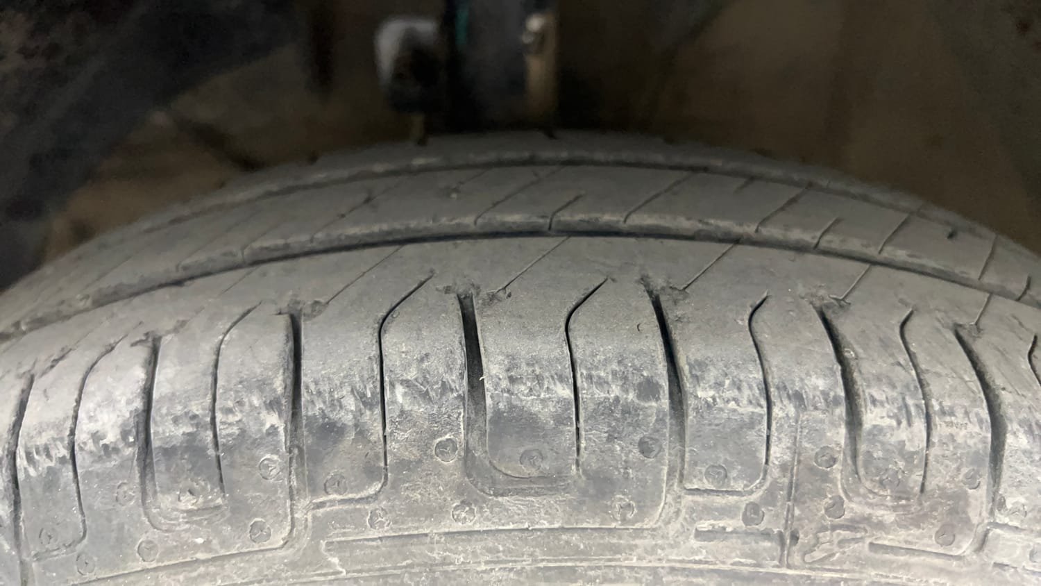 Used 2019 Maruti Suzuki Swift VDi AMT Diesel Automatic tyres LEFT FRONT TYRE TREAD VIEW