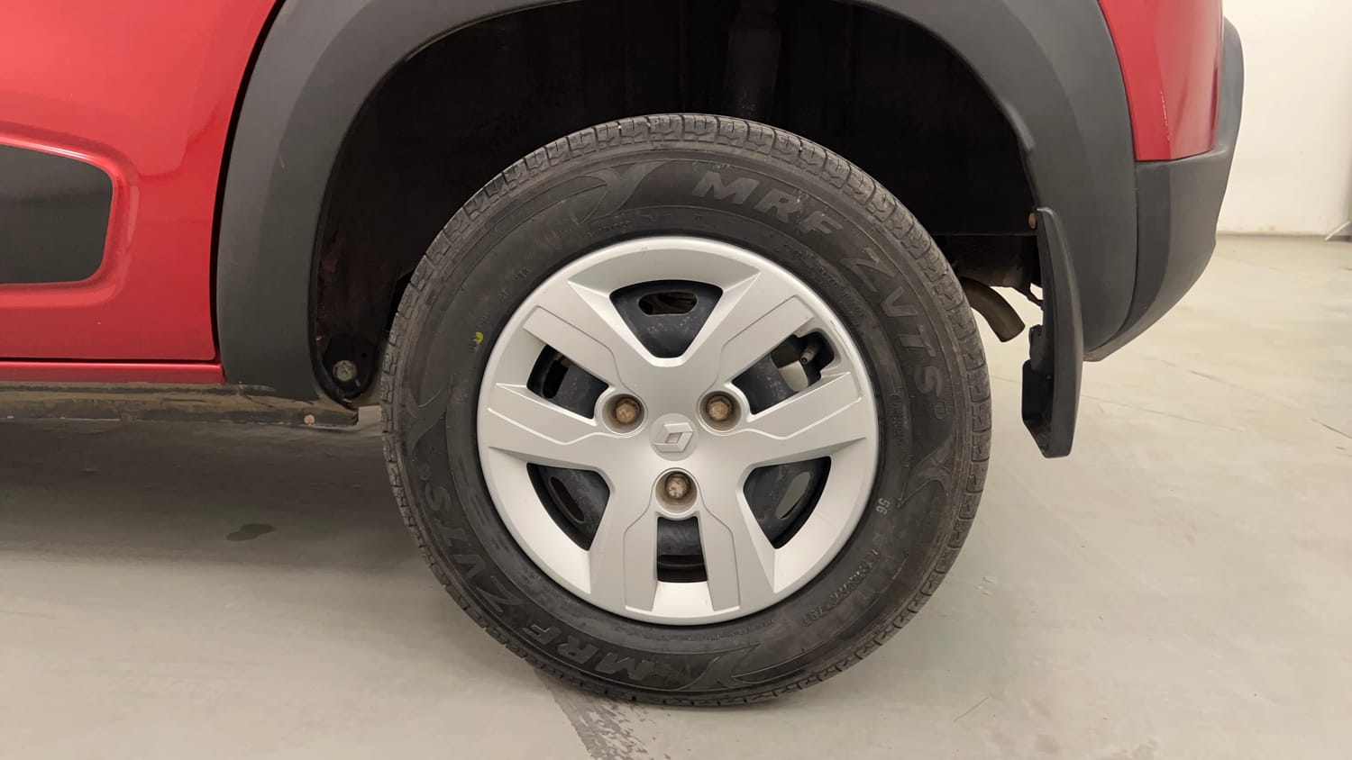 Used 2017 Renault Kwid RXL Petrol Manual tyres LEFT REAR TYRE RIM VIEW