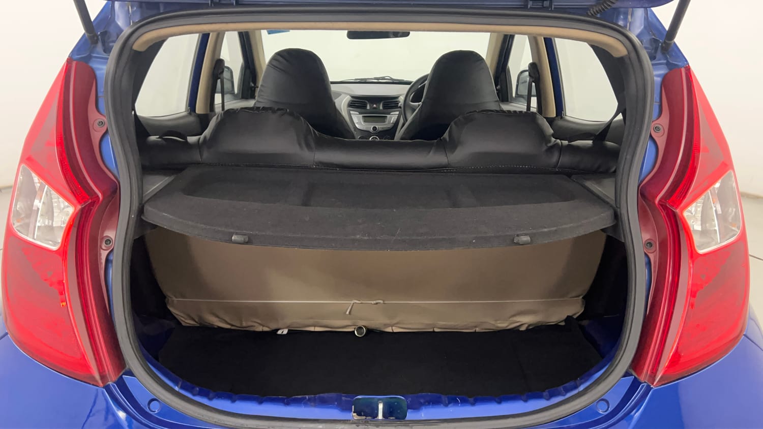 Used 2016 Hyundai Eon Magna Petrol Manual interior DICKY INSIDE VIEW