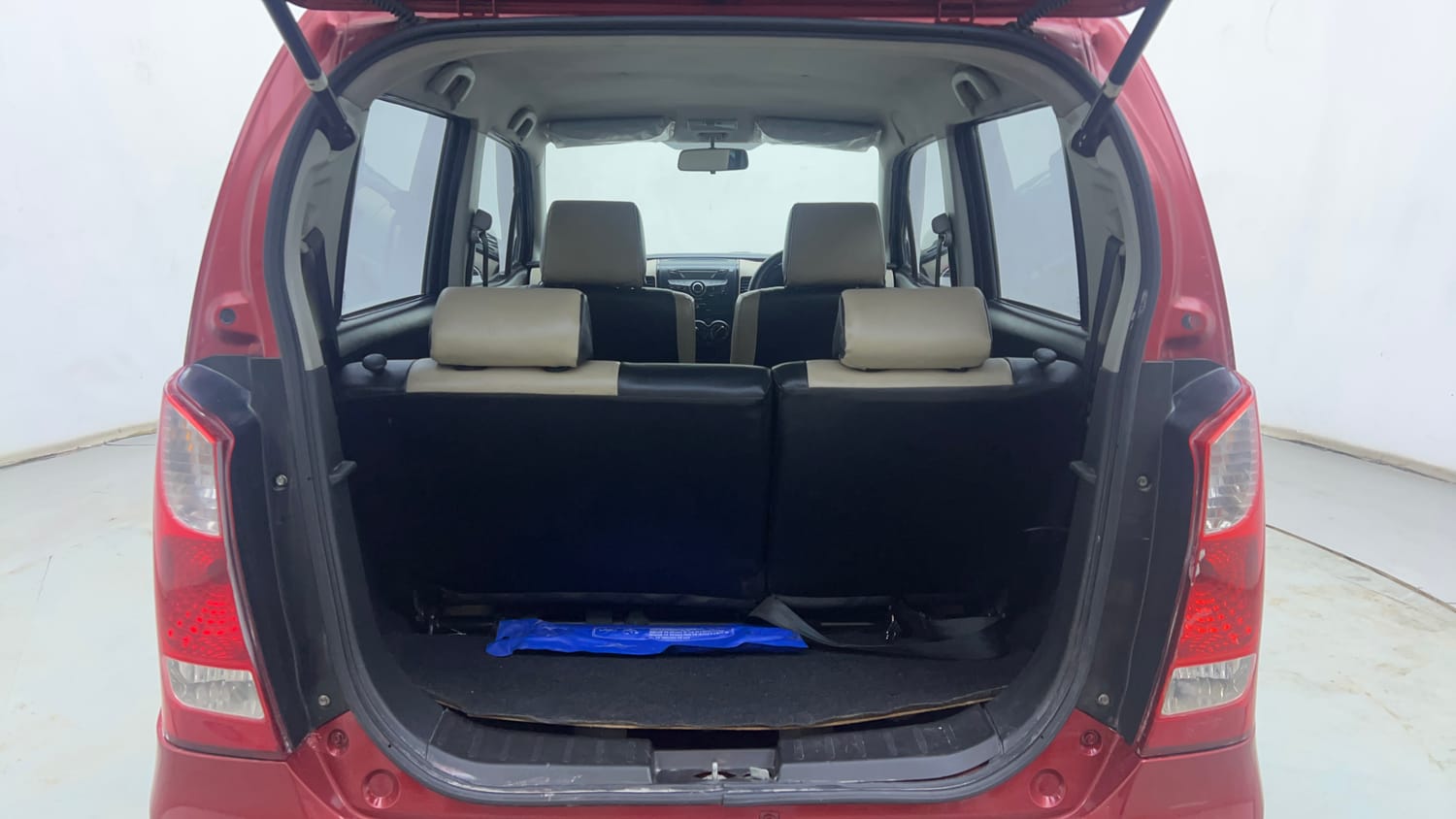 Used 2017 Maruti Suzuki Wagon R 1.0 VXI AMT Petrol Automatic interior DICKY INSIDE VIEW