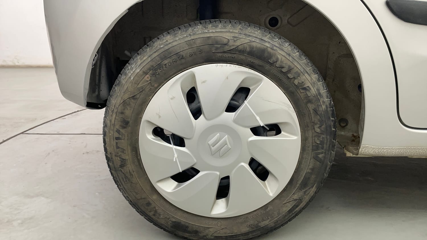 Used 2014 Maruti Suzuki Celerio VXi Petrol Manual tyres RIGHT REAR TYRE RIM VIEW