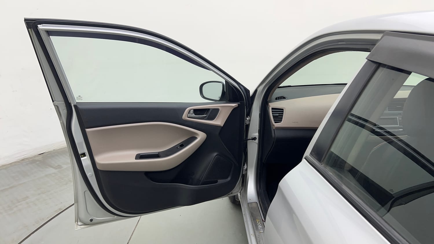 Used 2017 Hyundai Elite i20 Sportz 1.2 Petrol Manual interior LEFT FRONT DOOR OPEN VIEW