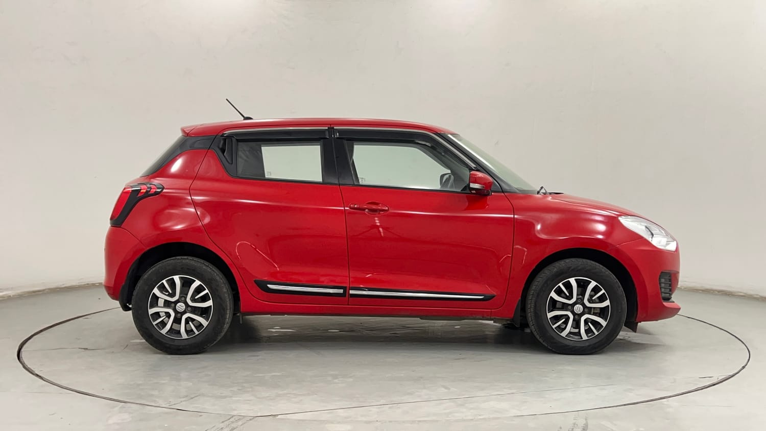 Used 2021 Maruti Suzuki Swift VXi AMT Petrol Automatic exterior RIGHT SIDE VIEW