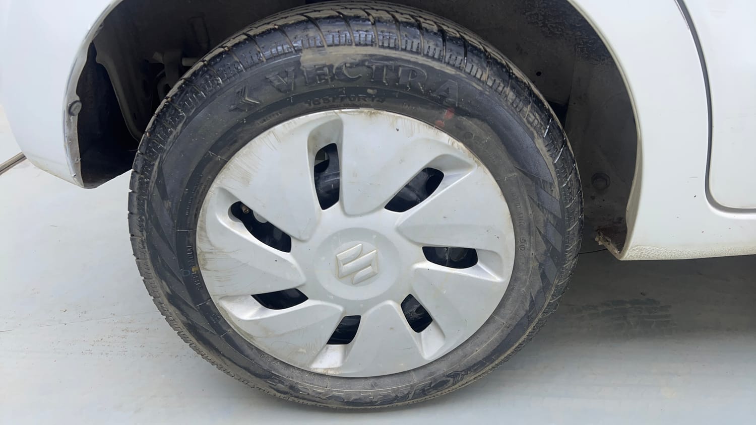 Used 2016 Maruti Suzuki Celerio VXi AMT Petrol Automatic tyres RIGHT REAR TYRE RIM VIEW