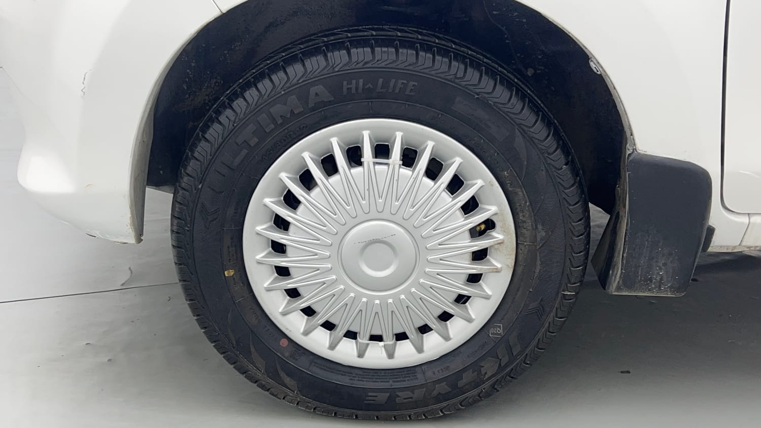 Used 2015 Maruti Suzuki Alto 800 Lxi Petrol Manual tyres LEFT FRONT TYRE RIM VIEW
