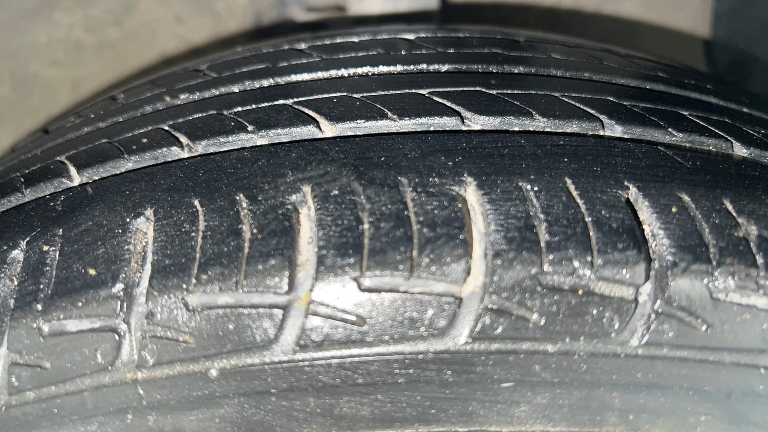 Used 2015 Hyundai Grand i10 Sportz 1.2 Kappa VTVT Petrol Manual tyres RIGHT FRONT TYRE TREAD VIEW