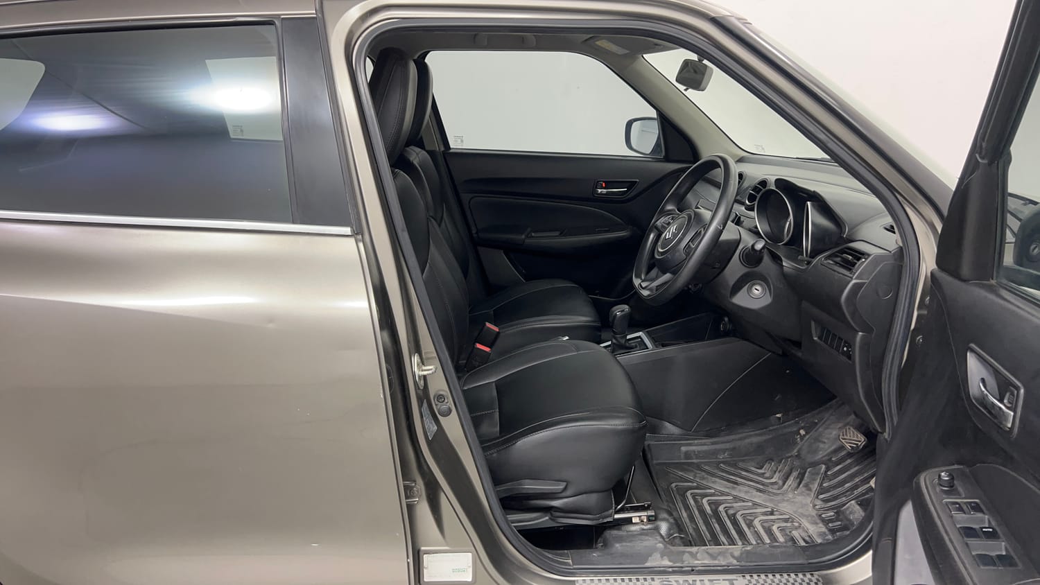 Used 2019 Maruti Suzuki Swift VDi AMT Diesel Automatic interior RIGHT SIDE FRONT DOOR CABIN VIEW